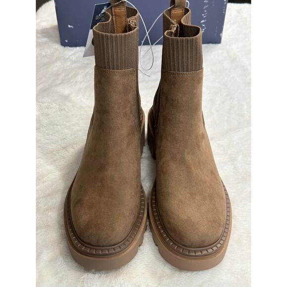 Universal Thread Women's Kyrie Chelsea Boots Size 11 Wide Tan Chunky Ankle Sock - Picture 3 of 13